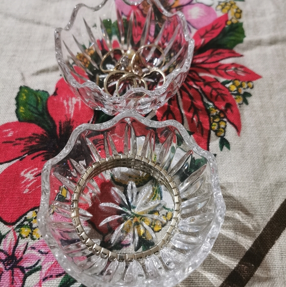 Vintage crystal trinket box - Picture 3 of 6